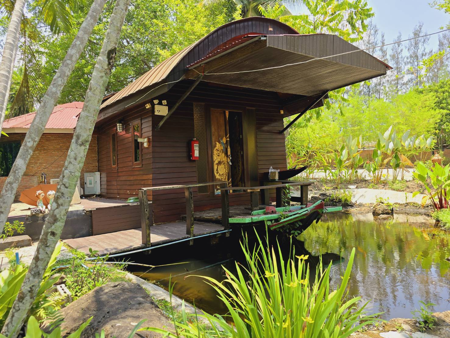 14 เรือเรือนทอง Garden Honeymoon Suite Boat